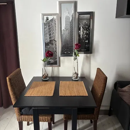 Equipe, Emplacement Ideal Apartment